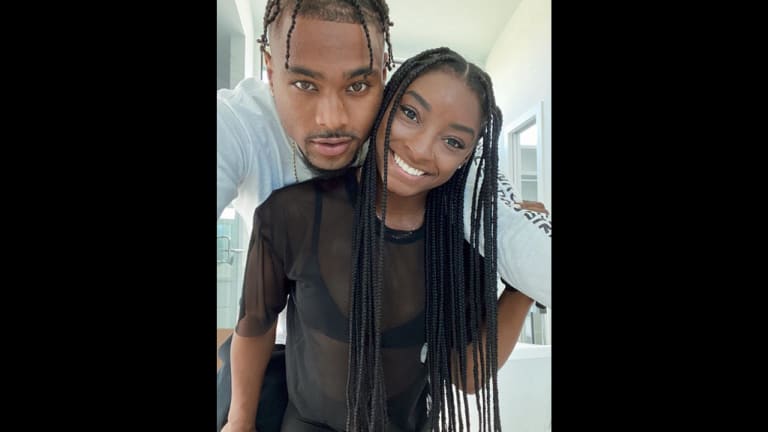 Quick Pics: Athletes Simone Biles and Jonathan Owens Are IG-Official