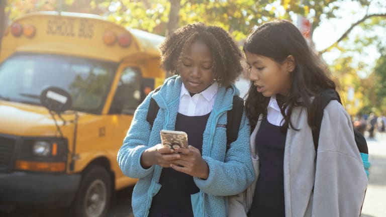 #DetoxYourFeed Encourages Girls to Hit the Unfollow Button