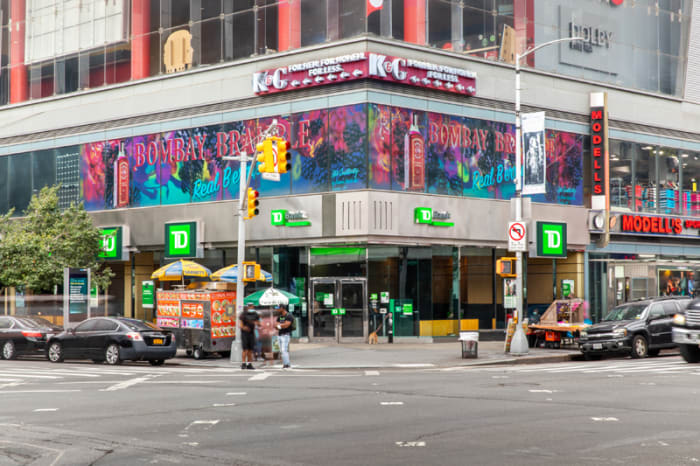 Dianne Smith's Bombay Bramble billboard at W. 125th St. and Frederick Douglass Blvd.