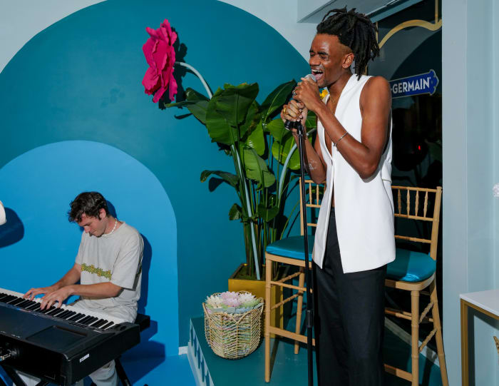 Jameel Mohammed performs lively renditions of Ella Fitzgerald's "Blue Skies" and "I Didn’t Know What Time it Was."