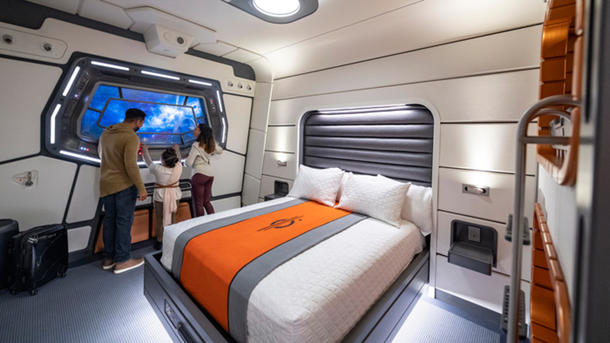 Guest room aboard Star Wars: Galactic Starcruiser