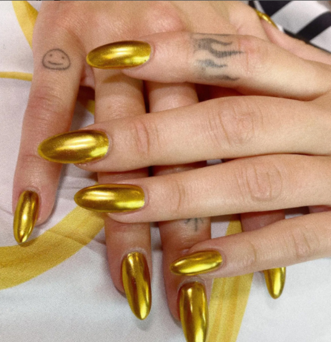 Dua Lipa's 2022 Grammy manicure by Kim Truong