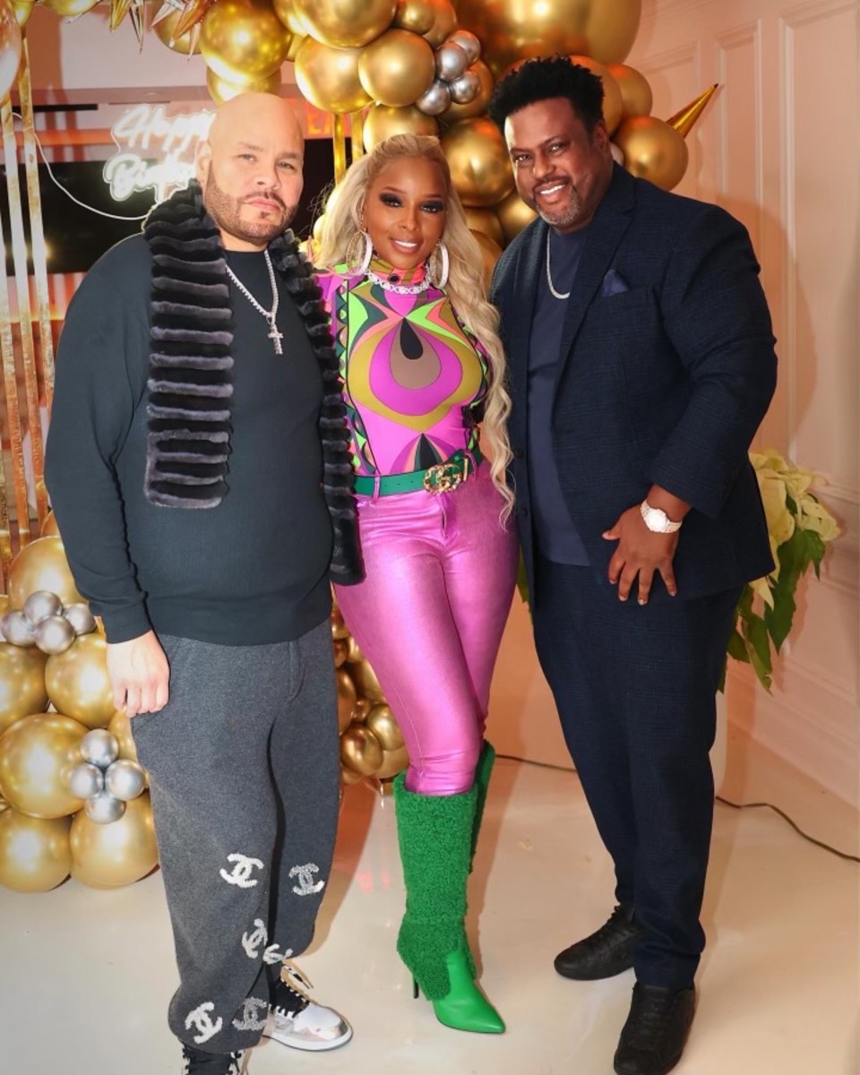Quick Pic: Mary J. Blige Celebrates Birthday at Brooklyn Chop House Times Square